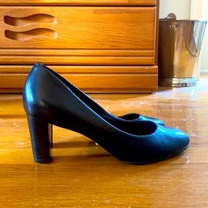 Ralph Lauren size 6 black heels